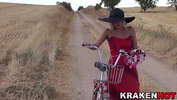 play Vélo de route Ataticul va pour un jeu de baise