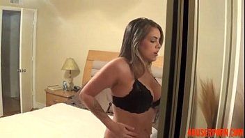 play Femeie aranjaza patul sa faca sex in gat cu amantul