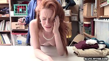 play Milf piange nel cazzo del capo
