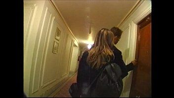 Rumänische xnxx Filme mit sexy Braileanca in Verzweiflung gefickt und im Hotelzimmer gefickt