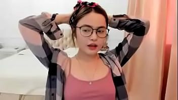 Hipsteritis con tetas pequeñas despierta perversiones