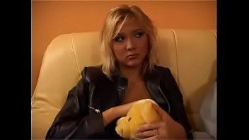 play Filme XXX com uma garota francesa se masturbando