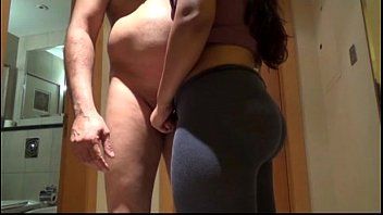 play Strona XXX z brunetką w rajstopach z dużą dupą spenetrowaną przez siostrzeńca