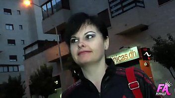 play Wiejska dziewczyna z dużymi cyckami daje ustne xxx Rosjaninowi, którego nie ma od dawna