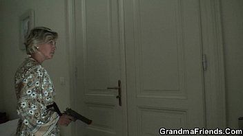 play Służą zarówno z bardzo grubego czarnego penisa dwóm mamom z dużym biustem