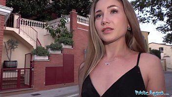 play La cagna bionda bionda che fa sesso per soldi