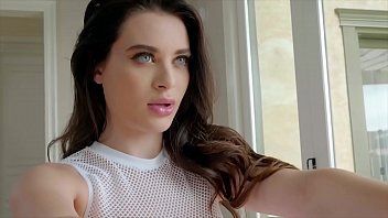 play Xnxx فيديو على الهاتف مع مغنية جميلة ومثيرة