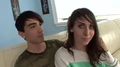 play Veja como esta sexy jogadora adolescente ruiva de 18 anos leva uma surra em sua buceta raspada e apertada no estilo cachorrinho e termina com um creampie quente